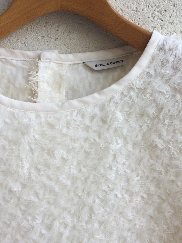 新着 STELLA CIFFON(ステラシフォン) Sheer cut jq blouse