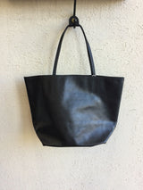 新着 Le ONDE(ルオンド) レザースクエアバッグ