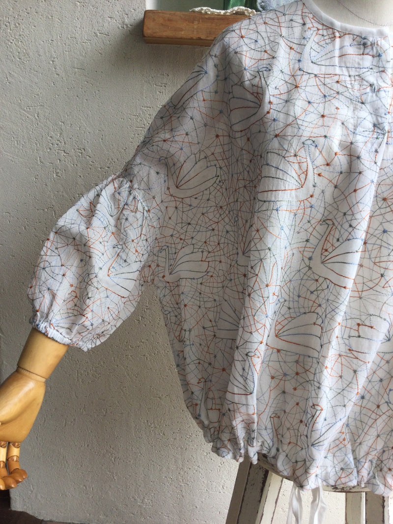 marble SUD(マーブルシュッド) EMB swan ストリングブラウス